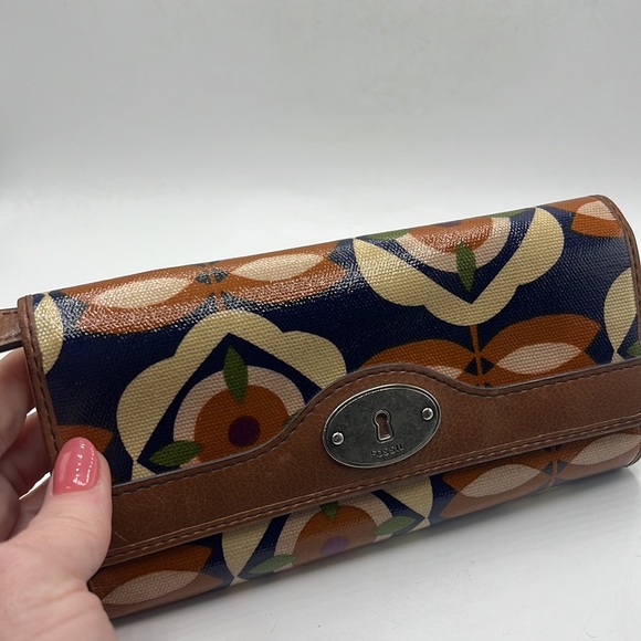 Fossil Floral Print Wallet - Picture 2 of 6